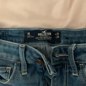 HOLLISTER HIGH-RISE SUPER SKINNY